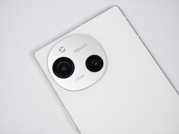 ASCII.jp：シャープ「AQUOS R9」はデザインやチップの変更で評価が