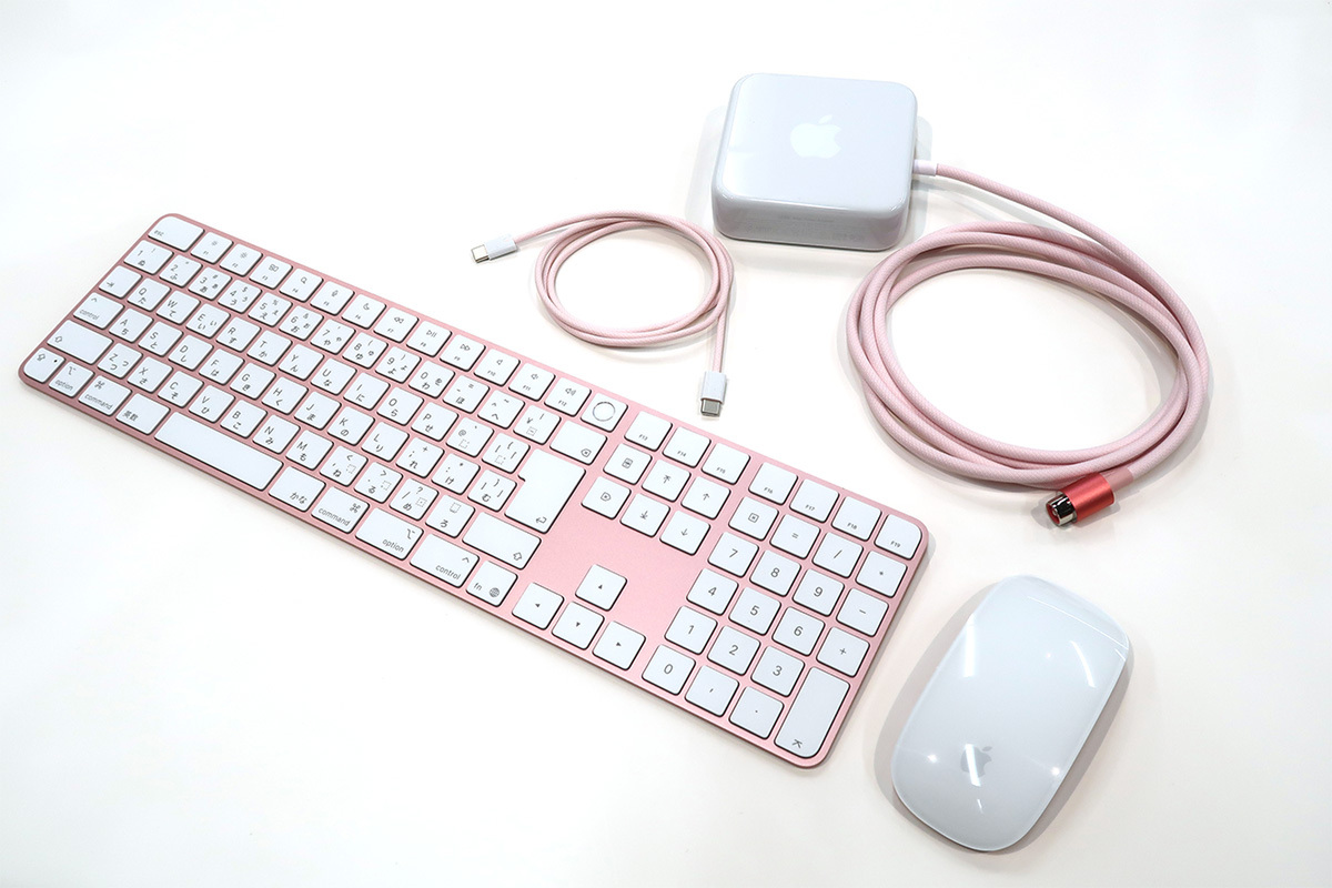 可愛すぎる】ピンクのM4 iMacが編集部に到着 全部がピンクです