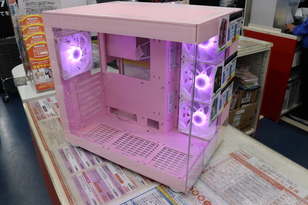 ASCII.jp：淡いピンクのPCケースがお手頃価格！ ピラーレスでARGB