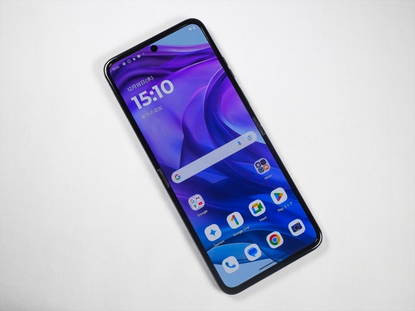 ASCII.jp：モトローラの縦折りスマホ最高峰「motorola razr 50 ultra