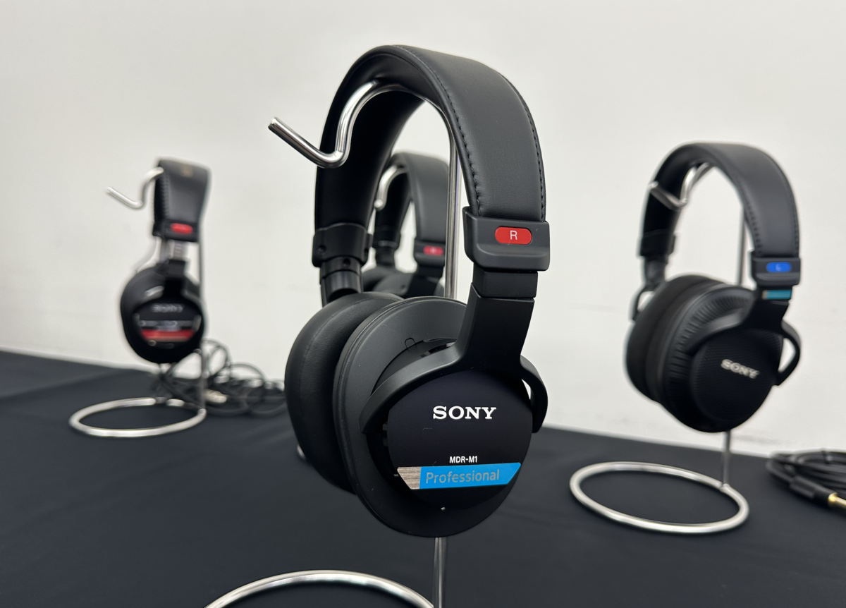 ASCII.jp：めちゃくちゃ音質いい！ ソニーが新モニターヘッドホン「MDR