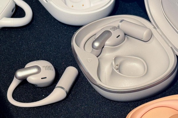 ASCII.jp：機能てんこ盛りのオープン型イヤホン、これで2万円台半ば