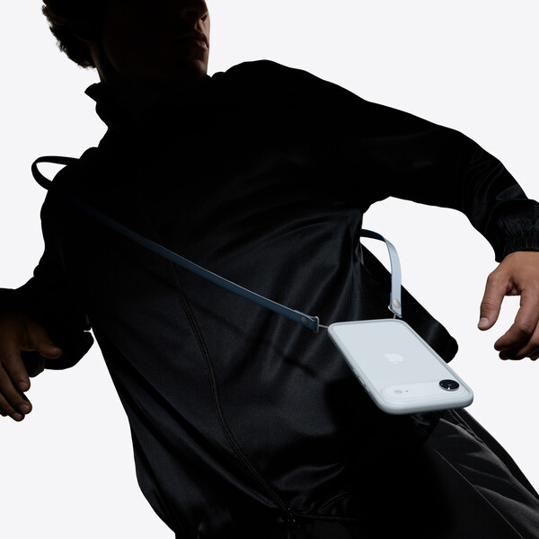 ASCII.jp：アップル初の純正iPhoneショルダーストラップ 約1万円