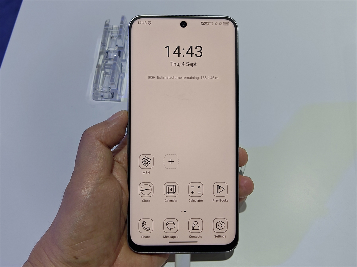 紙のようなディスプレー搭載スマホ「NXTPAPER 60 Ultra」をTCLが発表