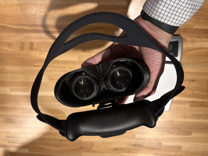 顔圧ほぼゼロ、重量はAppleの1/4、寝転がってのVRすら快適な「MeganeX