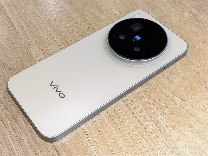 スマホ」の域を超えた200倍望遠の世界。究極のカメラフォン「vivo X300