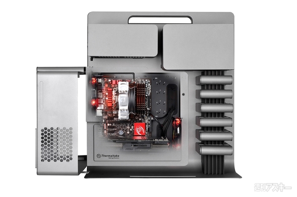 Thermaltake×BMWコラボのPCケース『Level 10 Titanium Limited Edition