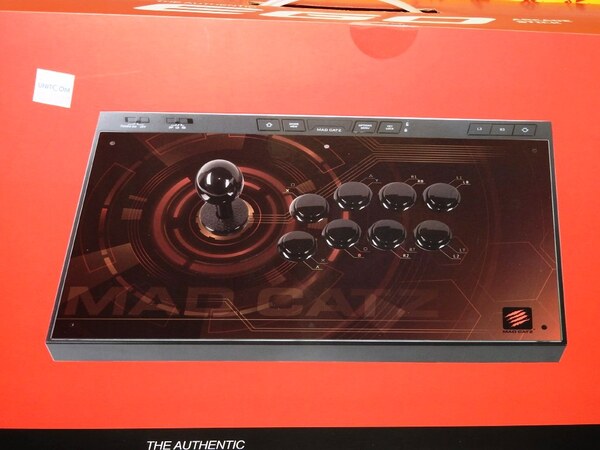 ASCII.jp：Mad Catzから3年ぶりの新作アケコン「EGO」が登場