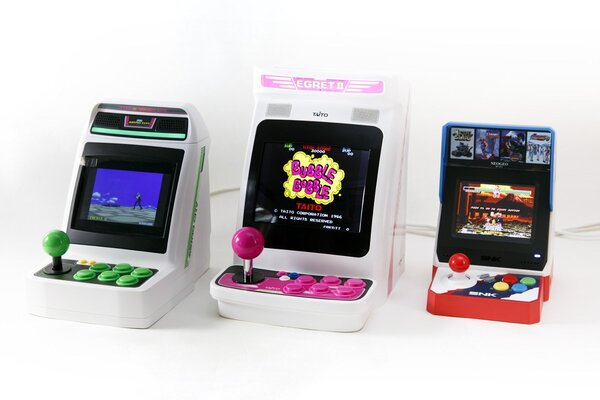 ASCII.jp：タイトーの名作40本が収録されたミニ筐体ゲーム機「EGRET II