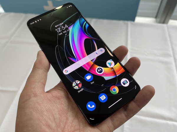 ASCII.jp：1億画素カメラに144Hzのディスプレー！ モトローラのスマホ