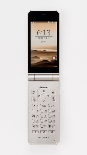 ASCII.jp：潔いシンプルさと使いやすさが魅力の 「arrows ケータイ