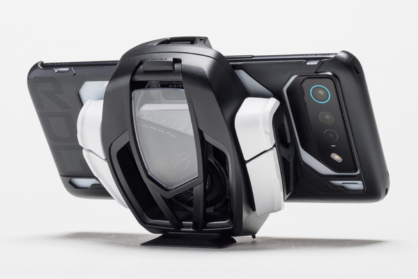 ASCII.jp：すべてが究極のゲーミングスマホ「ROG Phone 7」国内発表