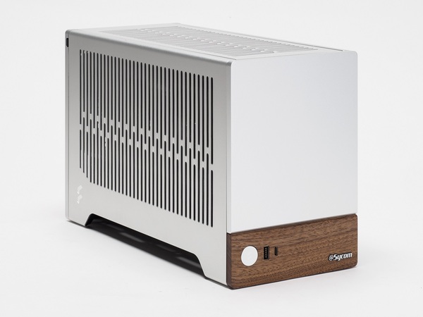 ASCII.jp：10.4LボディーでRTX 4070 Tiまで選べる、最強の小型