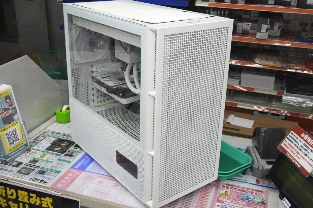 ASCII.jp：発光ファン4基装備のケース「CH560」がDeepCoolから発売