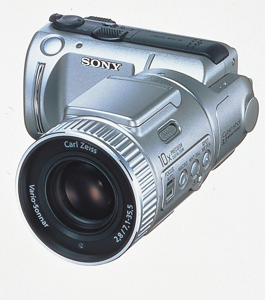 ASCII.jp：ソニー「サイバーショット」はカメラのセオリーにとらわれ