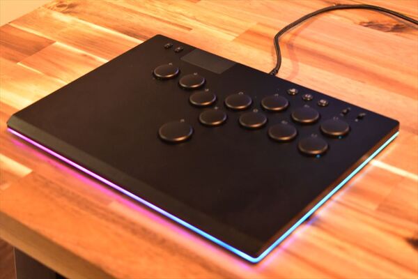 ASCII.jp：薄すぎるレバーレスアケコン「Razer Kitsune」も！Razer新