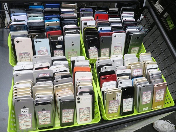 ASCII.jp：ジャンクスマホ＆タブレットを山盛りワゴン販売の限定セール