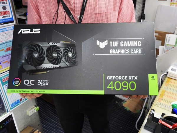 ASCII.jp：箱は大きいけど中身は少し小さくなったASUSのRTX 4090