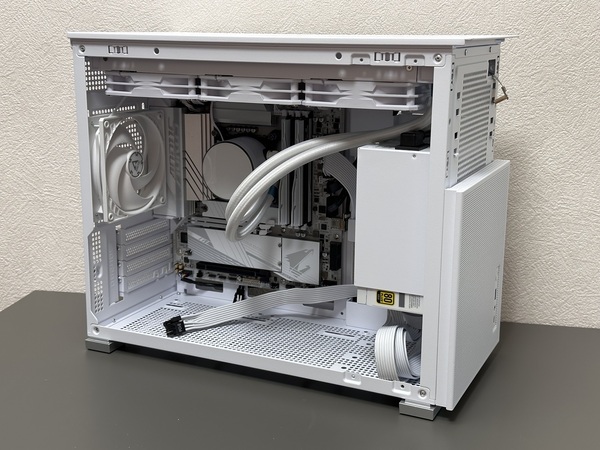 ASCII.jp：白基板マザーボードと技アリPCケースでコンパクトな液晶一