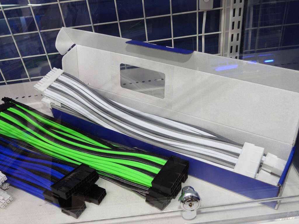 ドスパラセレクトからカラフルな電源延長ケーブルが発売 - 週刊アスキー