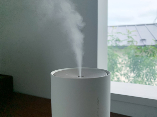 最大9時間、連続加湿！デスクの乾燥対策に「LUMENA/コードレス加湿器
