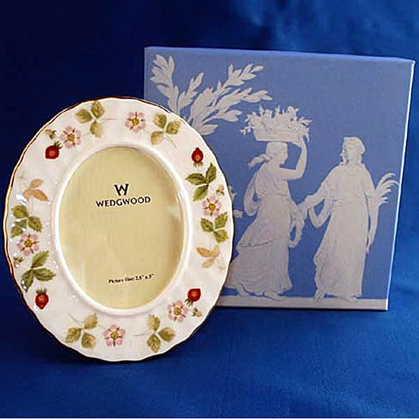 ウェッジウッド（Wedgwood）ワイルドストロベリー オーバル フォト