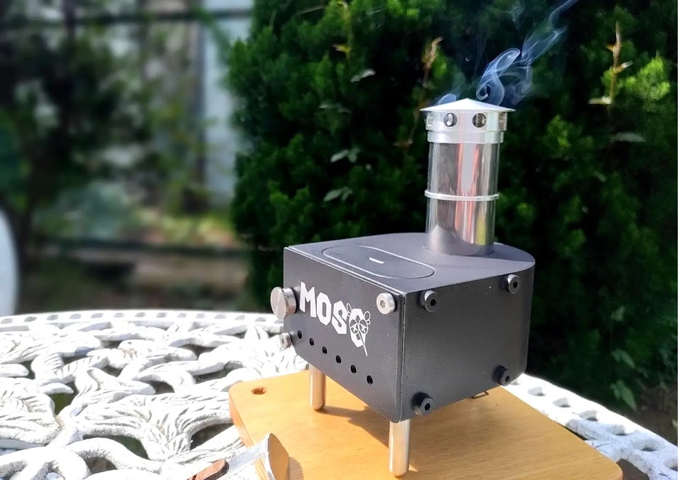 パーツ精工、薪ストーブ形の蚊取り線香ホルダー「モスキー