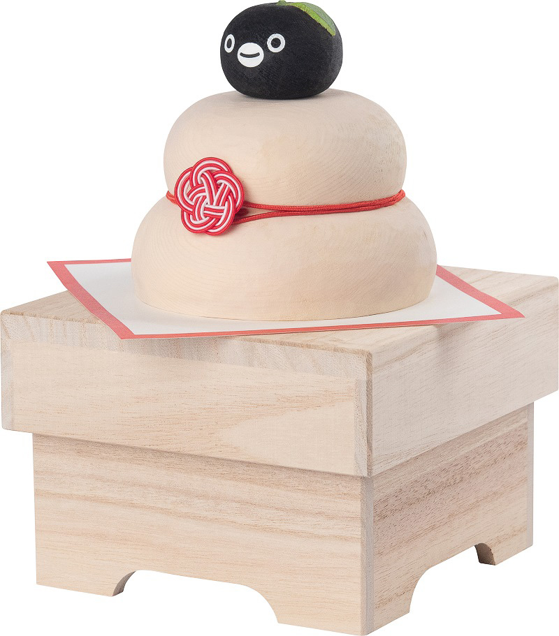 Suicaのペンギンが木彫りの鏡餅に！ 橙の代わりにちょこんと乗った顔が