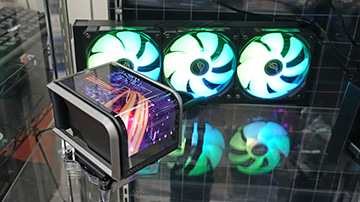 6.67インチL字型ディスプレイ搭載の水冷クーラー「Wonder Vision 360