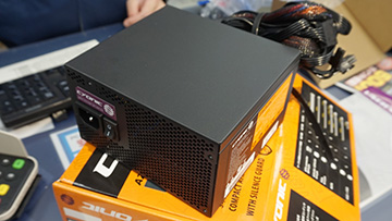 SilverStoneの大容量TFX電源「TX700 Gold」が入荷、冷却ファンは80mm×1