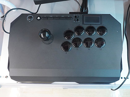 Qanbaの持ち運びしやすいアケコン「Drone 2」が発売、価格は19,800円