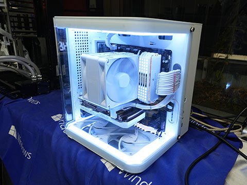 ケース内がよく見える曲面ガラス採用のPCケース「JONSBO TK-1 White