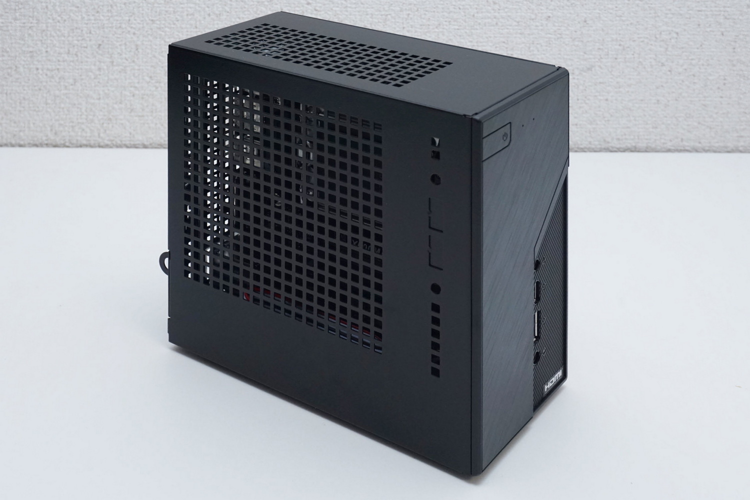 ASRock「DeskMini X600」で超小型PCを作る。最新のRyzen 7 8700Gで性能