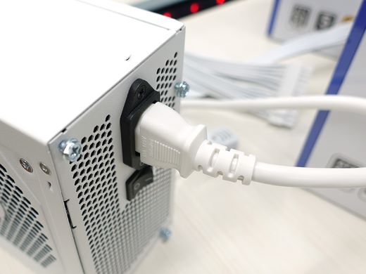 ドスパラセレクト」電源にAC電源ケーブルまで白い新モデル - AKIBA PC