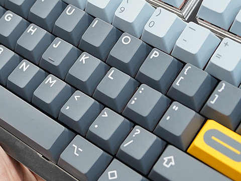 クラシックなコンピューターをモチーフにしたキーキャップセット
