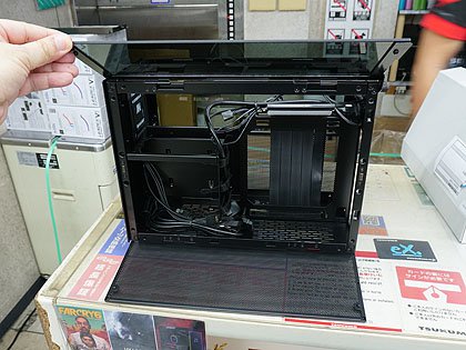 こだわり機能満載！Lian Liの小型ケース「Q58」が発売、上下開閉式の