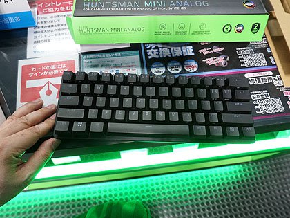 Razerの60%キーボード「Huntsman Mini Analog」が発売、アナログ親指