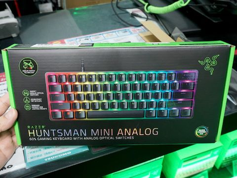 Razerの60%キーボード「Huntsman Mini Analog」が発売、アナログ親指