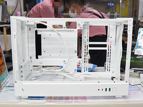DeepCoolの高エアフローPCケース「CH260」がTSUKUMOで展示スタート