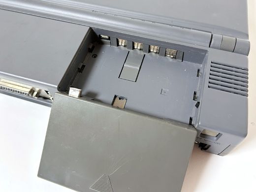 外部ディスプレイ出力が可能な初のNEC 98ノート「PC-9801NS/E