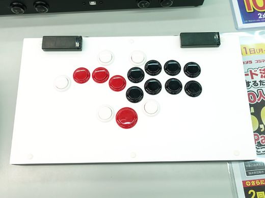 FightBoxのレバーレスアケコンに新モデル、三和電子製ボタン採用の「F