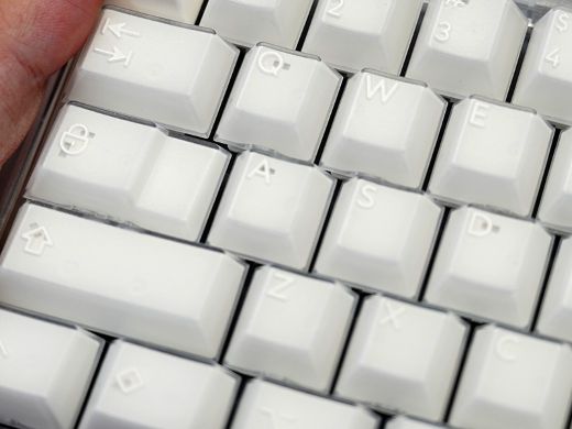 刻印の影が見える半透明デザインのキーキャップ「PBTfans X-Ray