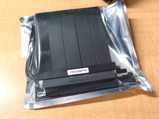 Lian LiのPCIe 5.0対応ライザーケーブル「PW-PCI-520X」が発売、最新
