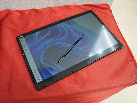 第8世代Core i3搭載の富士通Windowsタブレットが12,800円、キーボード