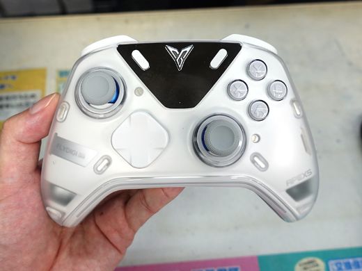 ボタン追加&低遅延になったFlydigi最上位ゲームパッド「APEX5」が登場