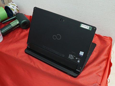 富士通のWindowsタブレット「ARROWS Tab Q739/AE」が12,800円、中古PC