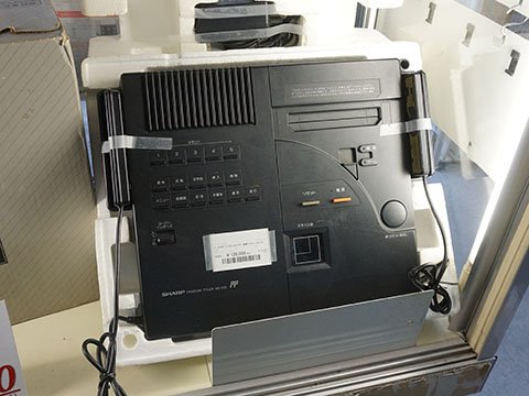シャープの編集ファミコン 「ファミコンタイトラー」中古品が128,000円