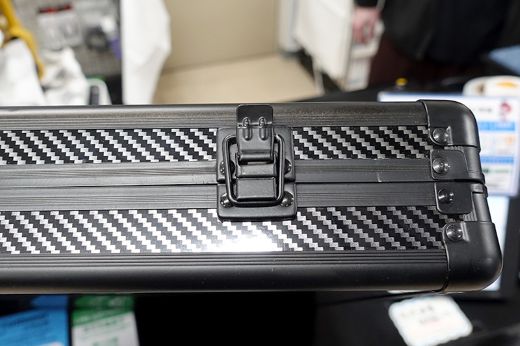 頑丈な収納ケース付きのAbyssGaming製ガラスマウスパッド「琉璃」が