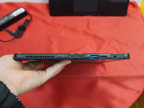 13.3インチWindowsタブレット「ARROWS Tab Q739/AE」が12,800円！第8