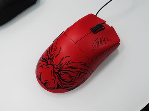 Razer製ゲーミングマウス「DeathAdder V3 Pro」のFakerコラボモデルが